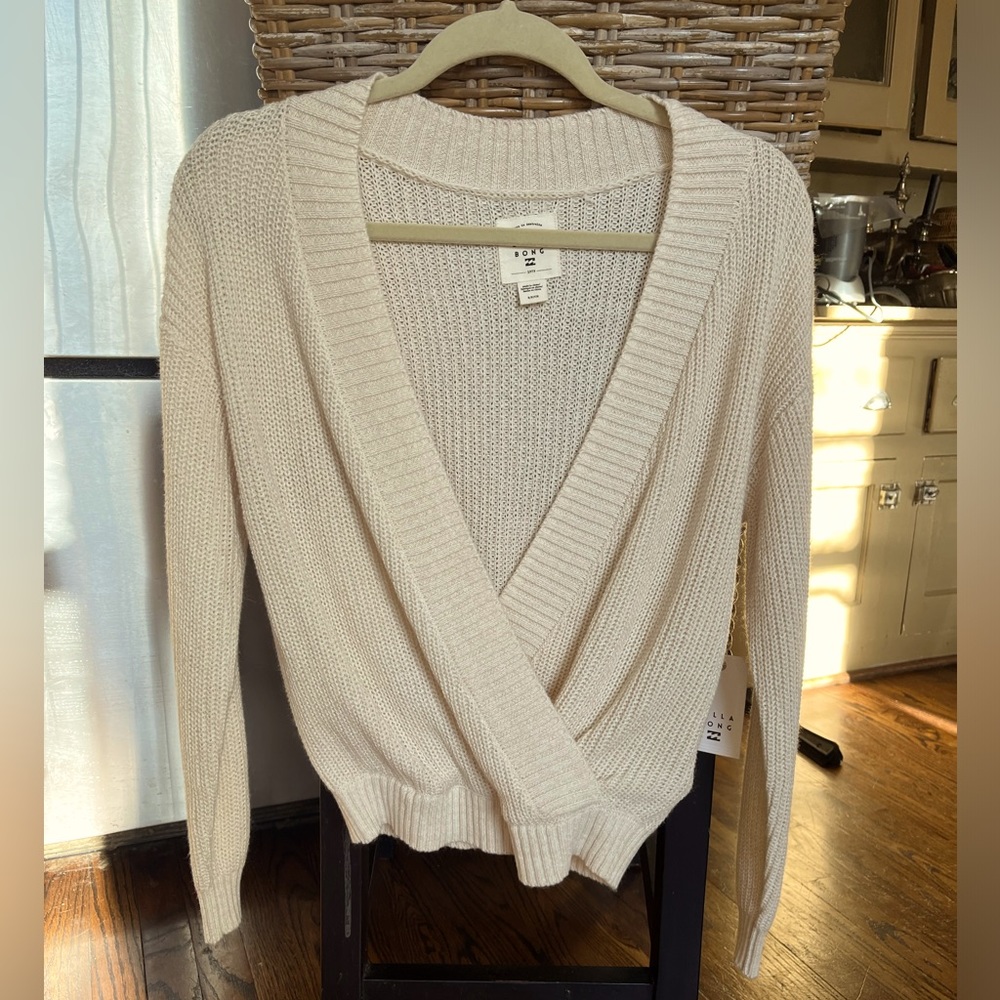 New Ivory BillaBong  Sweater. Size Small.  NWT